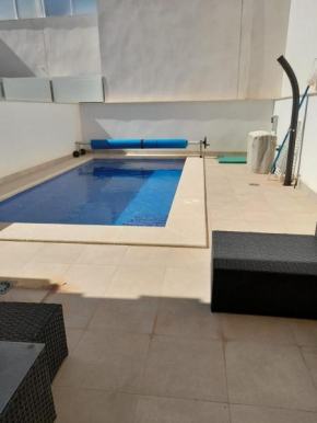 New villa, 2 bedrooms private heated pool sleeps up to 6